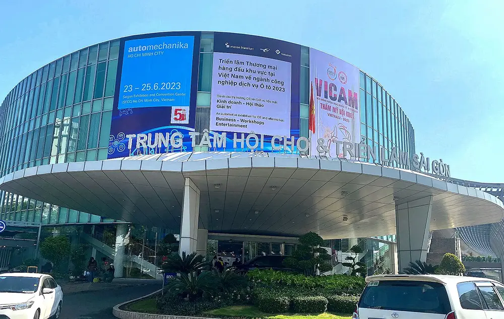 Luxfighter Car LED svetlomet 2023 Automechanika Ho Chi Minh City